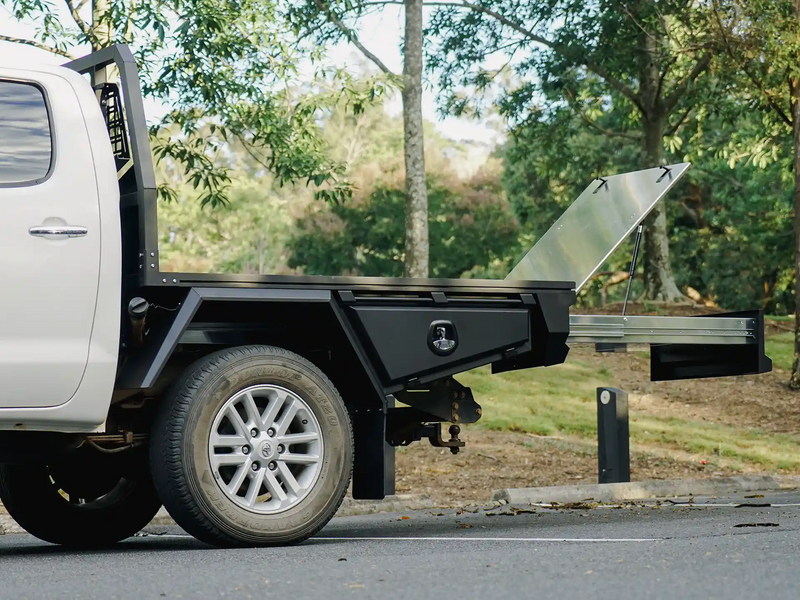Toyota Hilux N70 — Tray