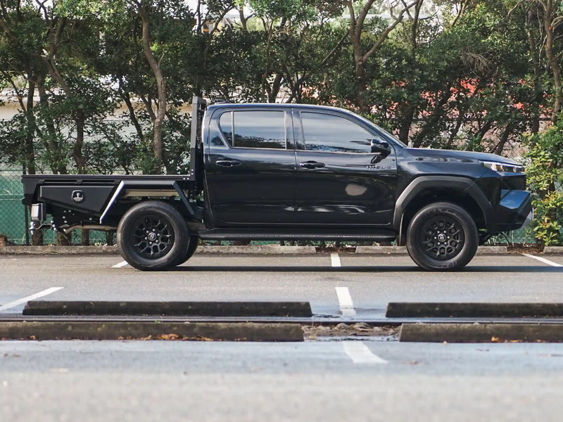 Toyota Hilux N90 — Tray