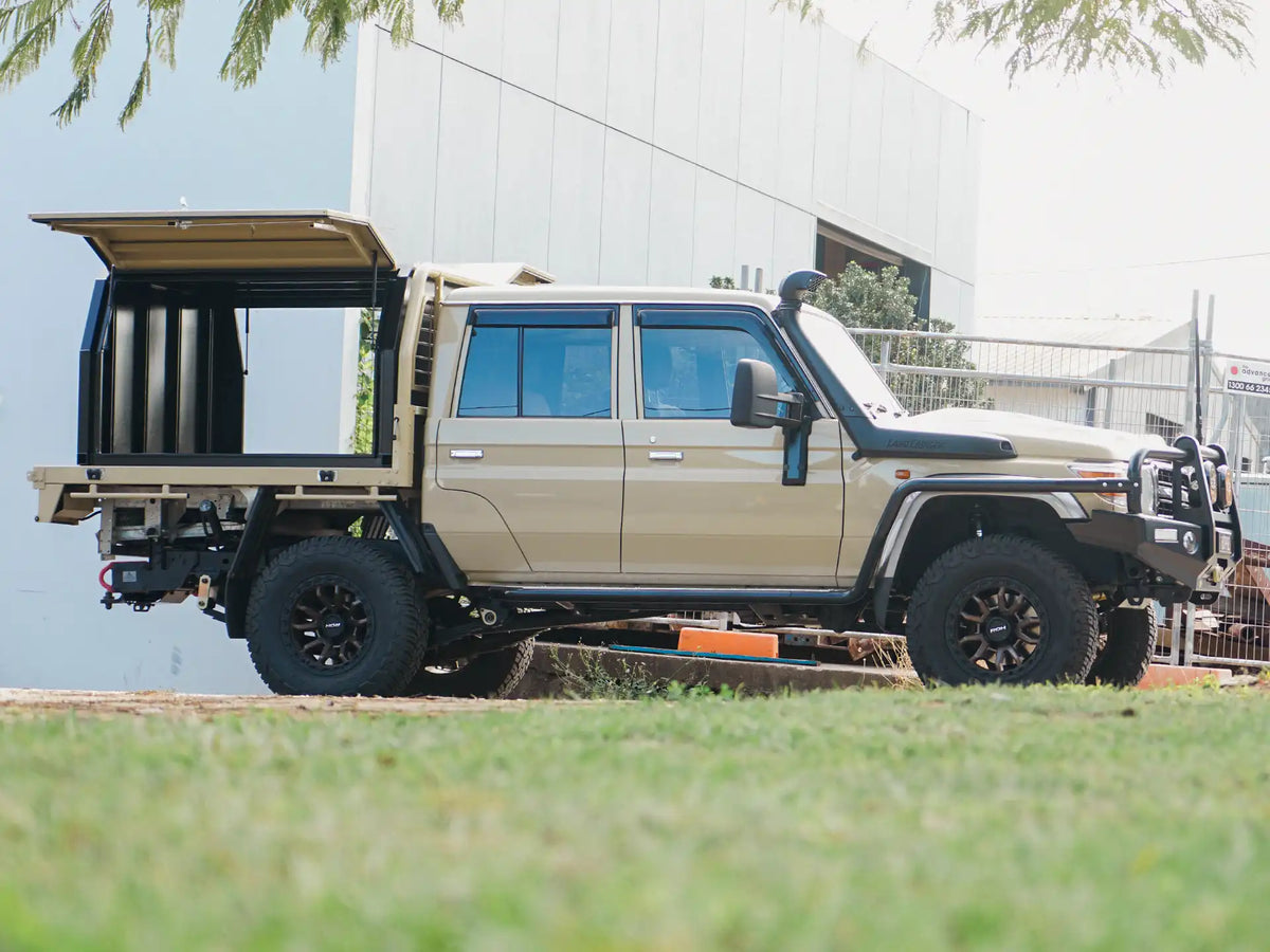 Toyota Land Cruiser 79 — Canopy