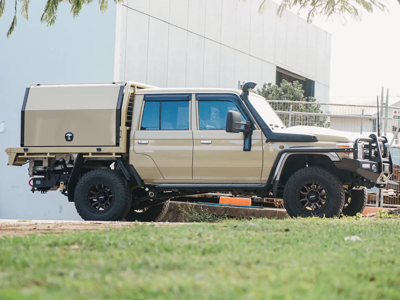 Toyota Land Cruiser 79 — Canopy